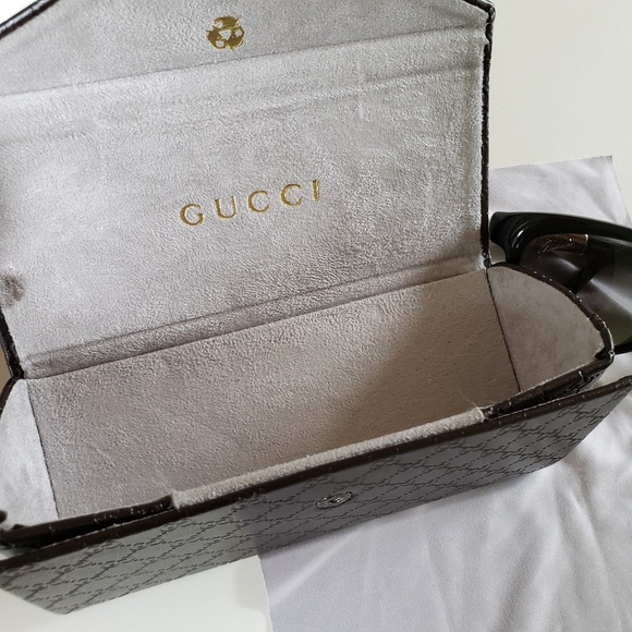Gucci black sunglasses + case + cleaning cloth